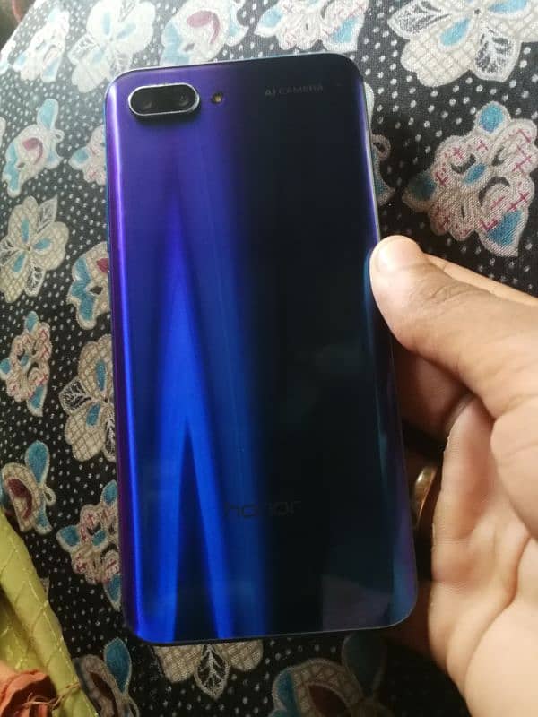 Honor 10.4 ram. 128 Rom. Acha mobile hai pubg ma 60. fps hai 5