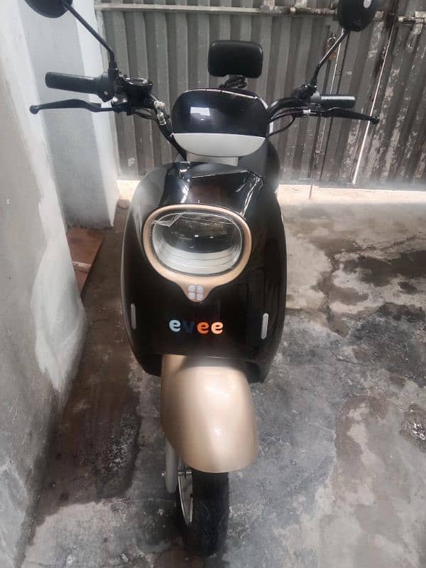 evee nissa electric scooty (0300-9181726) 1