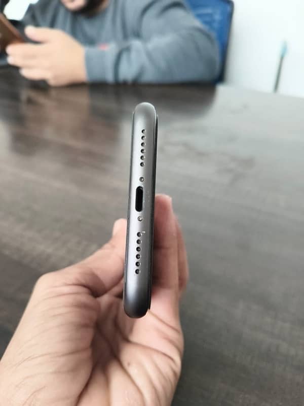 iPhone 11 64gb jv black colour 1