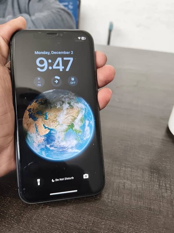 iPhone 11 64gb jv black colour 3