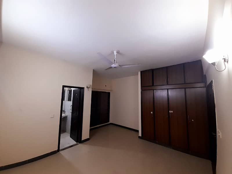 3 Bed DD Luxury Apartment Available For Sale In Askari 5 Sector KARACHI 5