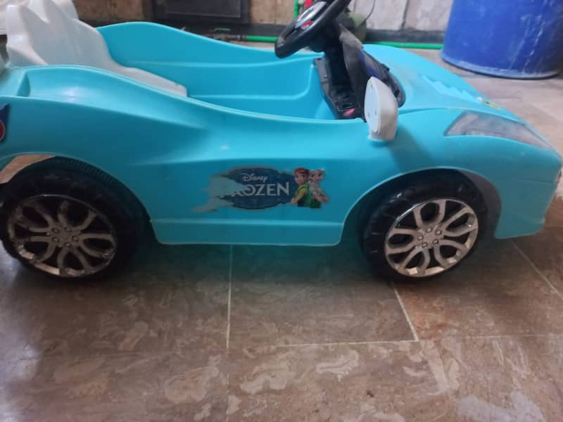 Kids electric car with remote 2