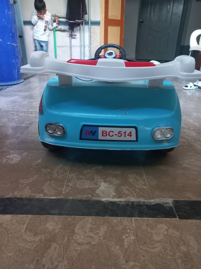 Kids electric car with remote 3