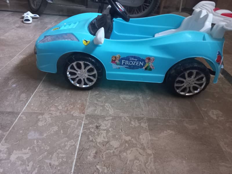 Kids electric car with remote 4