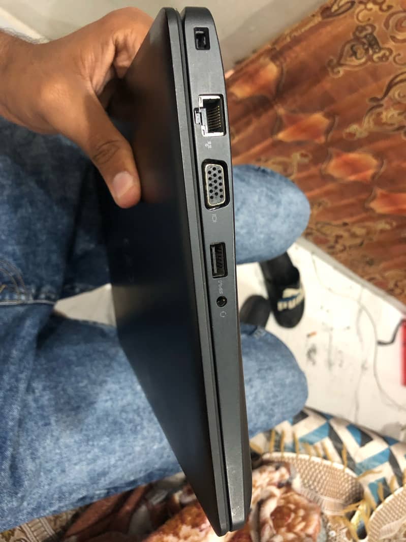 Dell latitude 5290 8gb 256 ssd core i3 7 gen with charger 6