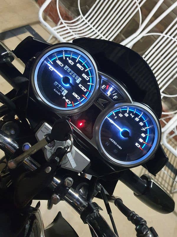 Honda CB 150 F BLACK 8