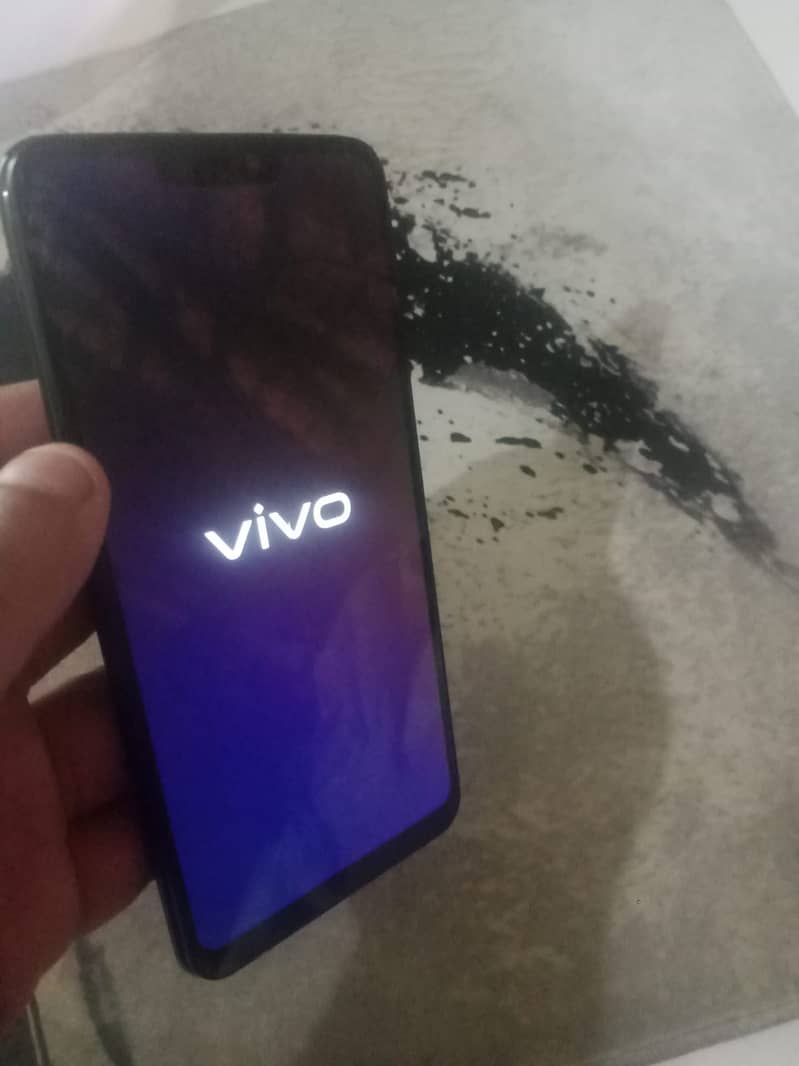 Vivo V9 (Vivo Y85) 0