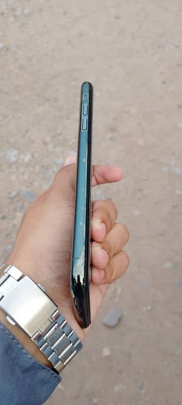 Iphone 11 pro max 256gb jv available in good condition 3