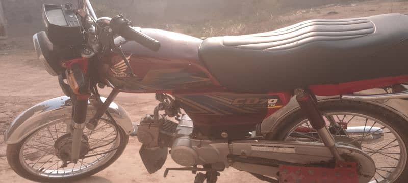 Honda CD70 4