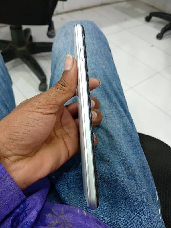 Infinix hot 12 all ok ha finger update k bad nhi chala Baki all ok ha 3