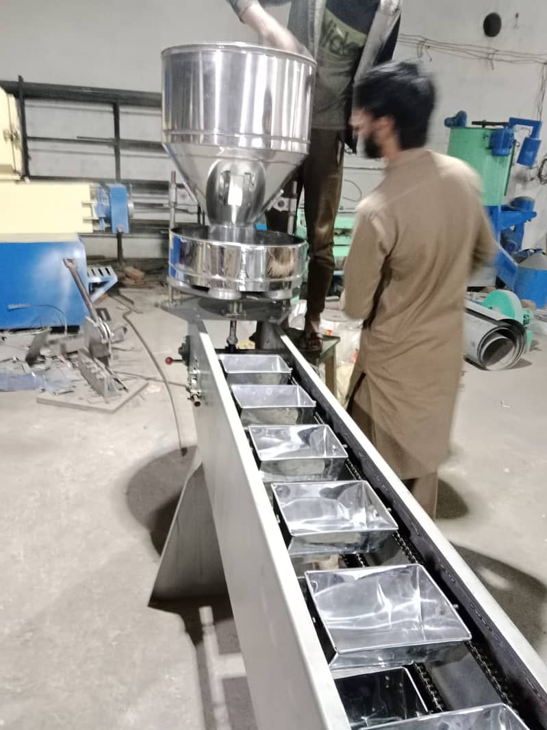 New Pouch Packing Machine For Powder Pulses Rice Spice Slanty Nimko 4