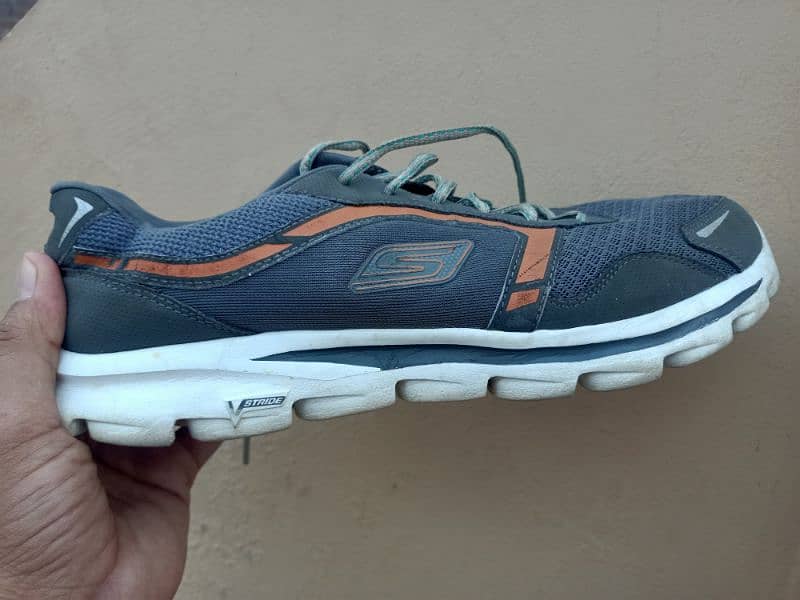 Skechers Shoe jogger runner 1