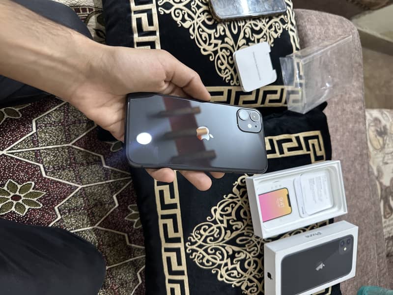 Iphone 11,128 gb pta approved 0