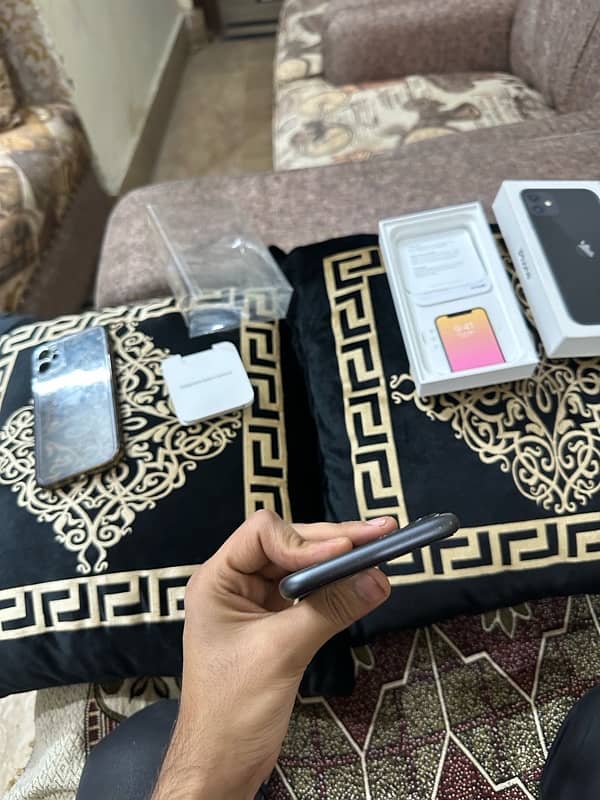 Iphone 11,128 gb pta approved 1