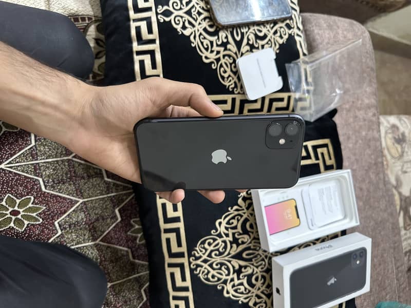 Iphone 11,128 gb pta approved 2