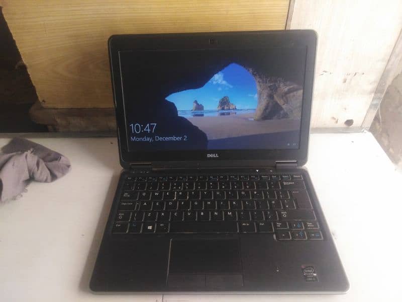 Dell Latitude E7240 i5 for sell 3