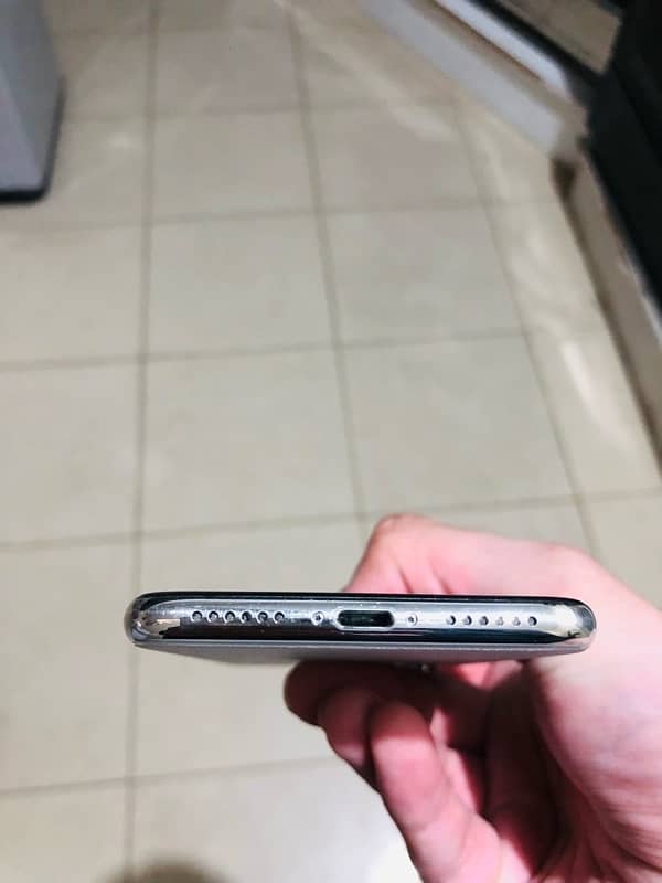 iPhone X (64GB) Non-PTA 4