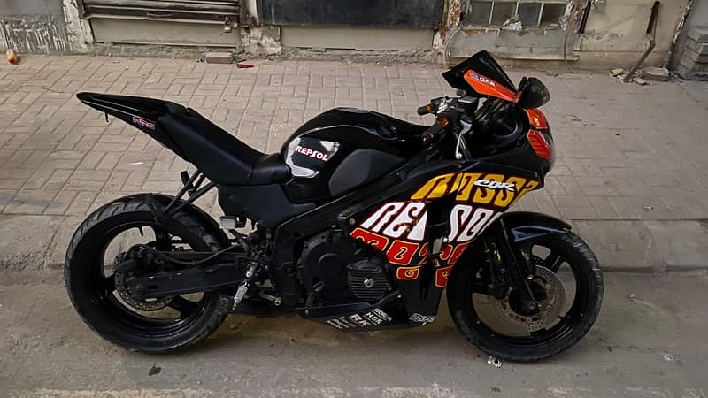 Heavy Sports Bike Honda CBR 400rr 400cc in outclass condition  !! 4