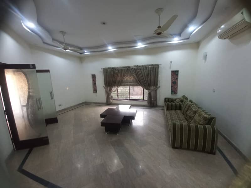 1 kanal lower portion available for rent in Velencia housing society Lahore 1