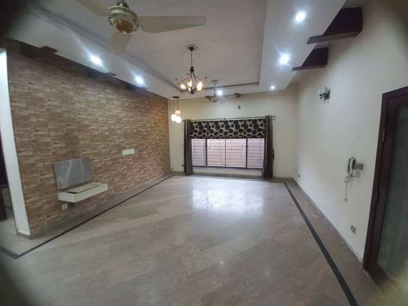 1 kanal lower portion available for rent in Velencia housing society Lahore 4