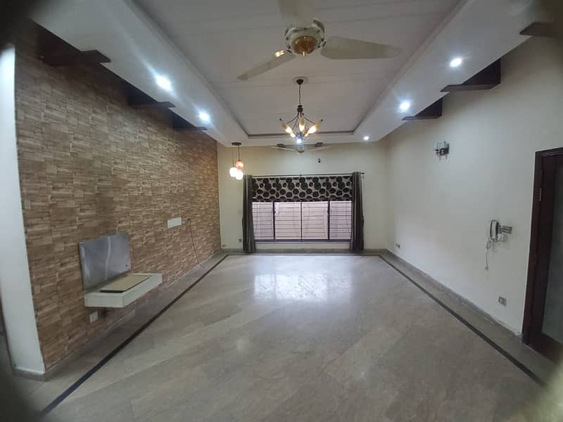 1 kanal lower portion available for rent in Velencia housing society Lahore 8