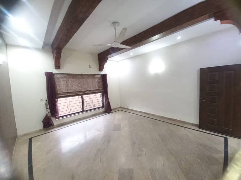 1 kanal lower portion available for rent in Velencia housing society Lahore 12