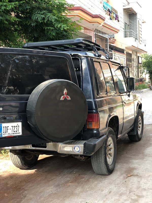 Mitsubishi Pajero 1987 2