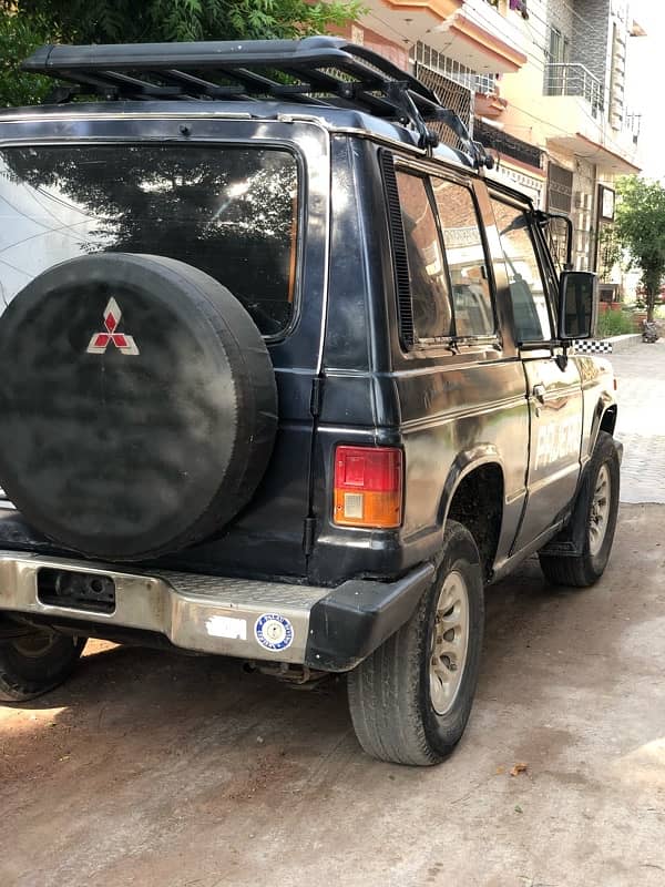 Mitsubishi Pajero 1987 8