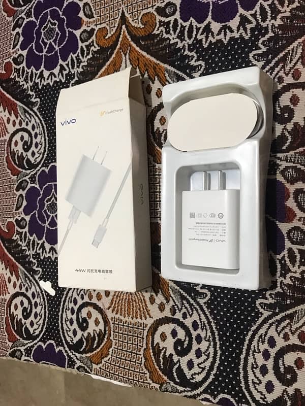 vivo 44w fleshe charger original box pack type C cable 0