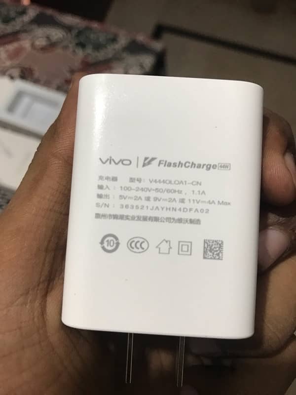 vivo 44w fleshe charger original box pack type C cable 1