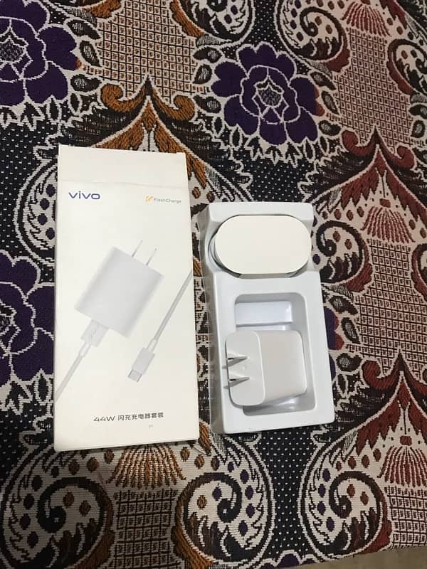 vivo 44w fleshe charger original box pack type C cable 5