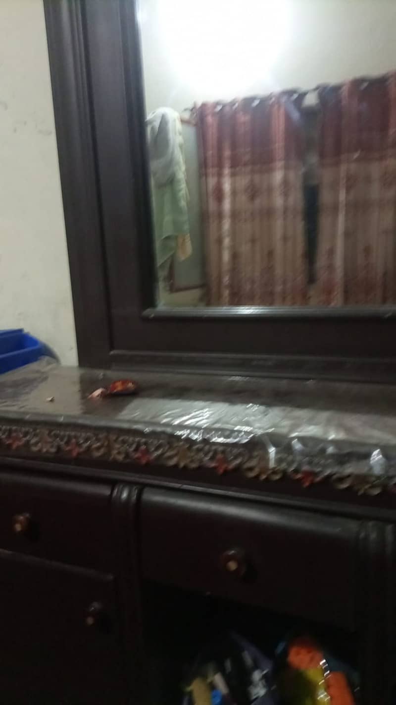 Urgent Sale: Double Bed in Prime Condition | Lahore 4