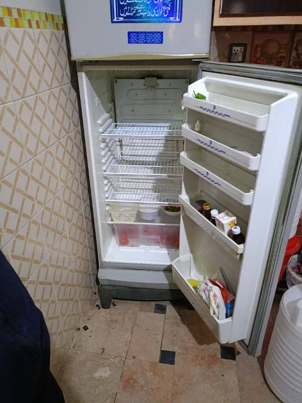 Dawlance Refrigerator medium size two door 3