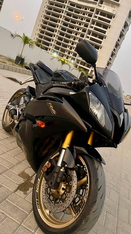 Heavy Sports Bike Yamaha R6 in mint and stock condition !! 11