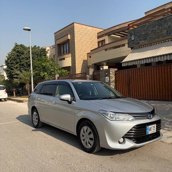 Toyota Corolla Fielder 2017 4