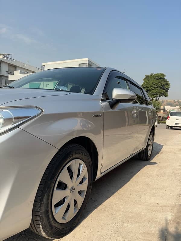 Toyota Corolla Fielder 2017 16