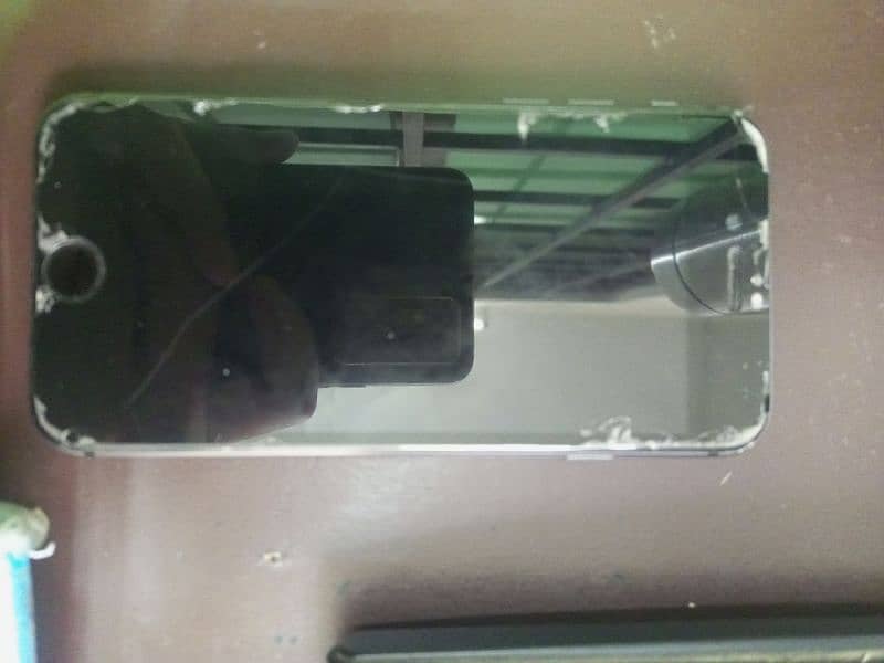 iphone 8 for sale ic/ issue hay / box charger included 1