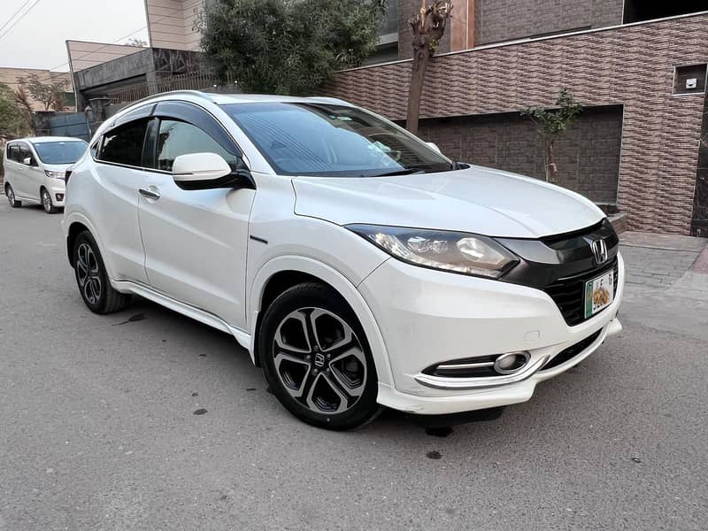 Honda Vezel 14/16 Z sensing (5 Grade Auction sheet)  with Red Interior 13