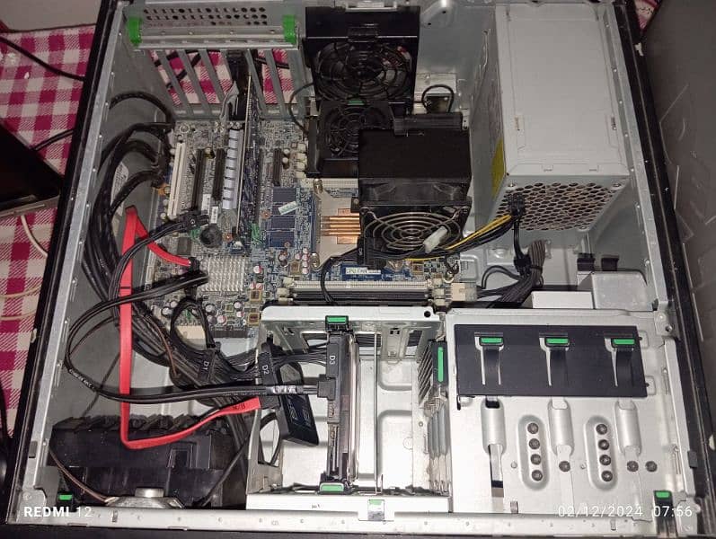 GAMING PC HP Z420 - 4 Core E5-1620 3.7Ghz  - 16 GB RAM & GIGABYTE GPU 1