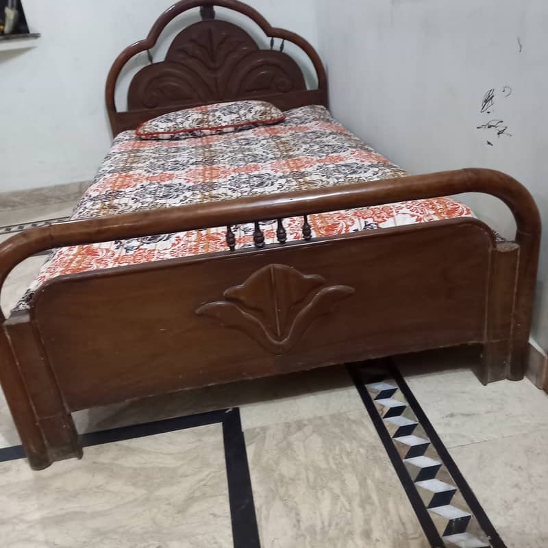 Single wood bed without metress 0