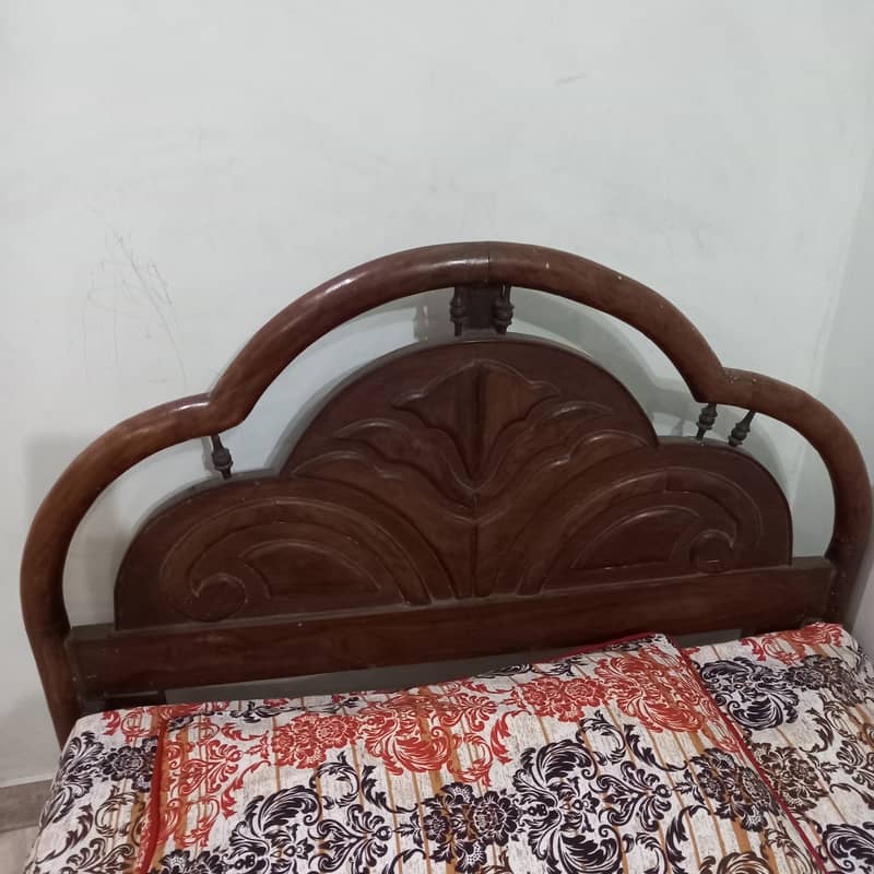 Single wood bed without metress 1