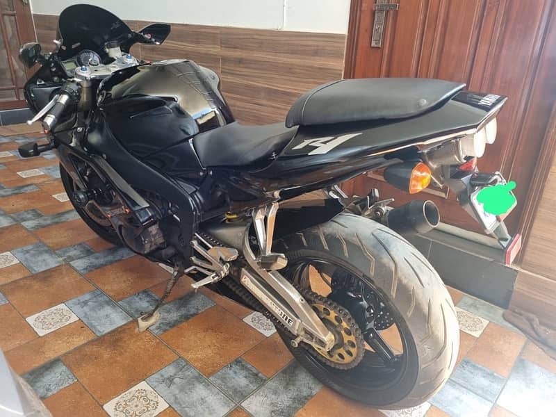 Heavy Sports Bike Yamaha R1 in 100% condition !! 7