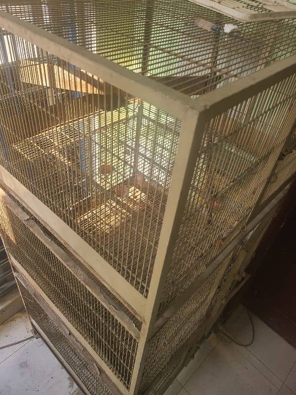 Cage with trays 2