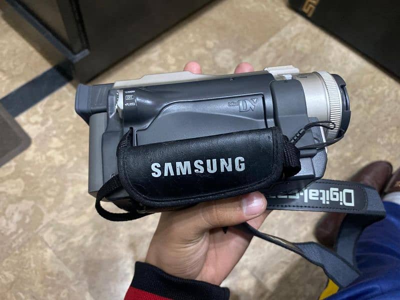 Samsung handycam VP D81 400x 6