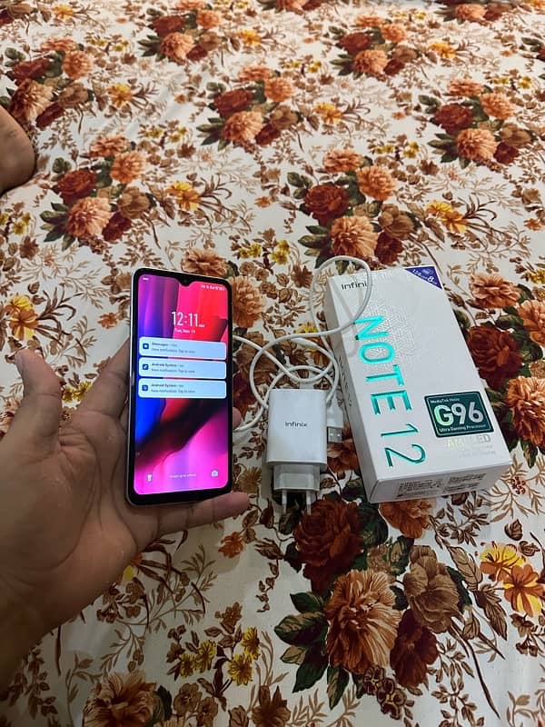 Infinix note 12 8/128 gb with box with charger 2