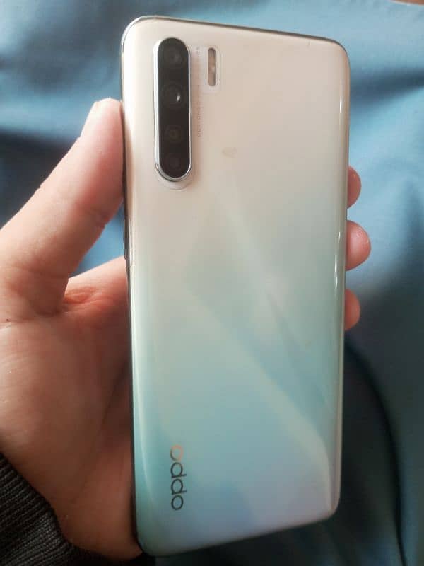 Oppo f15 8/128 gb 4