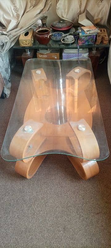 Center table in good condition 1