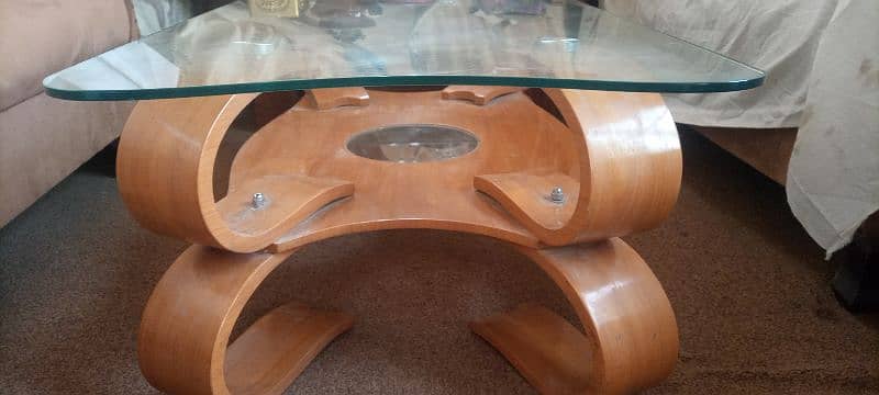 Center table in good condition 4