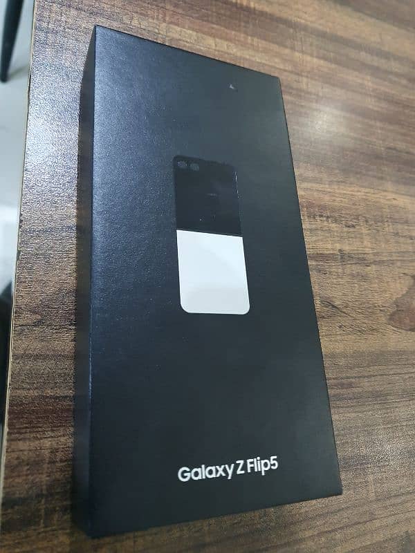 Samsung galaxy flip 5, brand new, non PTA box pack 8GB/256GB 1