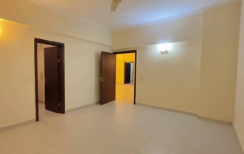 READY TO MOVE 2700sq. ft 3Bed Luxury Apartment at Tower-4, 6 & 7 Near Main Entrance of Bahria Town Karachi FOR SALE 13